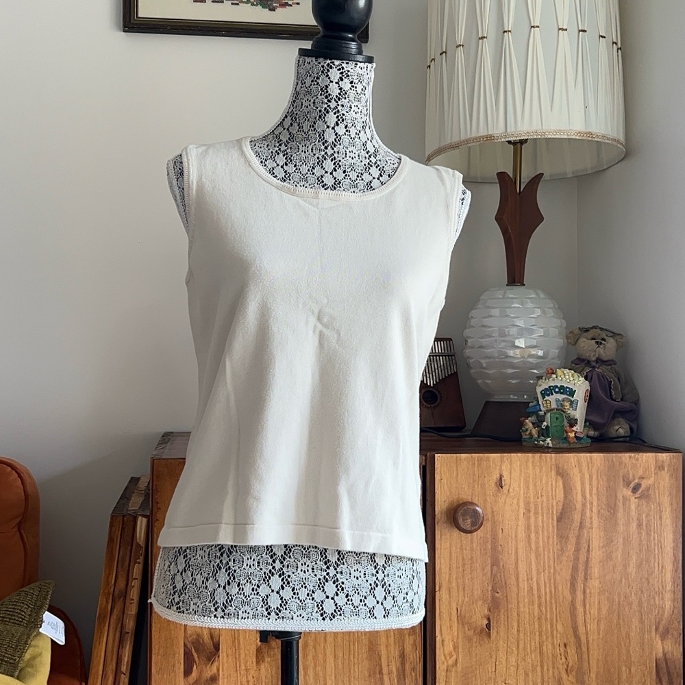 cleo White Sleeveless Crewneck Tank Top